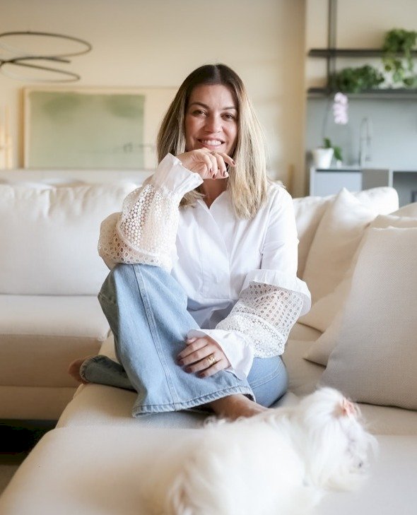 A estética silenciosa viralizou: rostos reais voltam à moda nas redes sociais