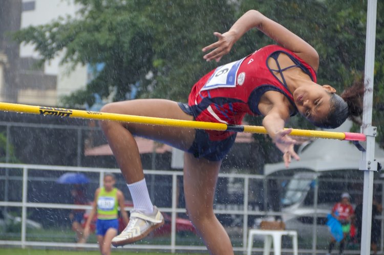Atleta revelada na Vila Olímpica se destaca no salto em altura e mira Seleção Brasileira