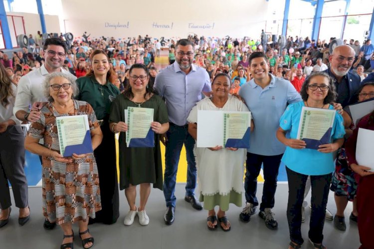 Governador Wilson Lima entrega 600 títulos definitivos e programa já beneficia mais de 20,8 mil famílias com regularização fundiária