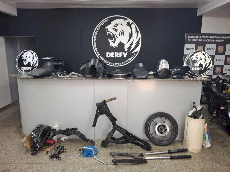 Polícia Civil encontra desmanche clandestino, recupera motocicleta furtada e prende dois homens em flagrante