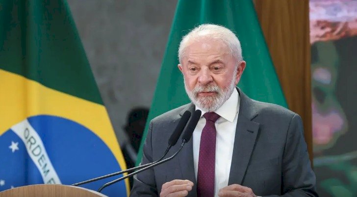 Lula anuncia programa de habitação para classe média