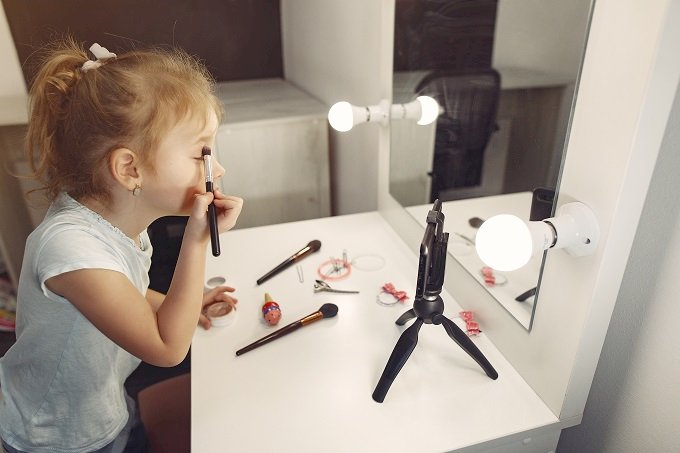 Produção de conteúdo por crianças e adolescentes nas redes sociais pode ser considerada trabalho infantil pela Justiça