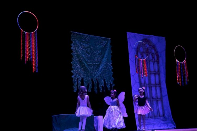 Espatódea Trupe celebra dez anos levando encanto e aprendizado ao palco do Teatro Amazonas