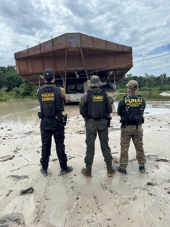 PF, ICMBio e Funai inutilizam dragas e intensificam repressão ao garimpo ilegal no Amazonas