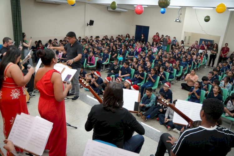 Circuito Natalino leva magia e musicalidade aos alunos da Escola Estadual de Tempo Integral Gonçalves Dias