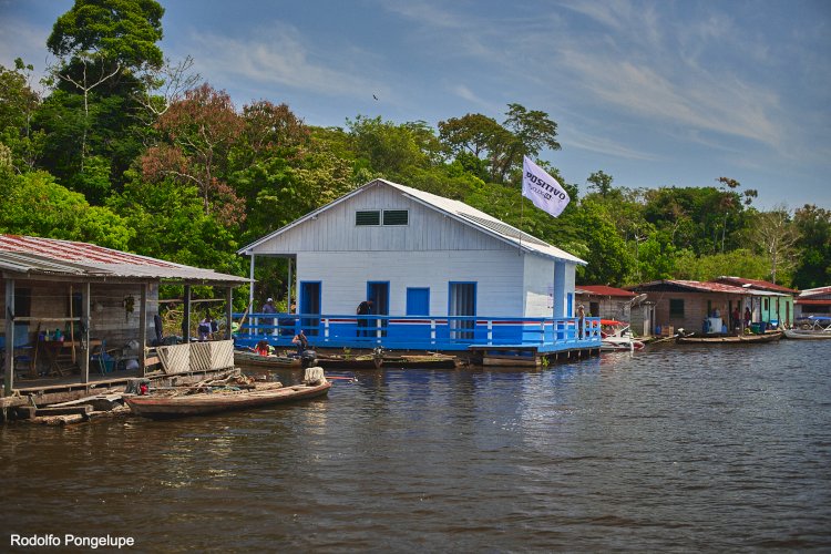 Comunidades da Amazônia recebem flutuante para beneficiar pirarucu