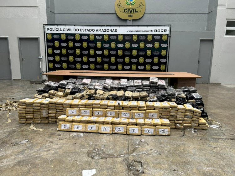 Polícia Militar do Amazonas apreende mais de uma tonelada de entorpecentes em micro-ônibus na AM-010