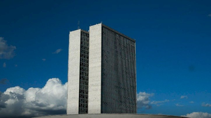 Câmara cancela passaporte diplomático de Eduardo Bolsonaro e Ramagem