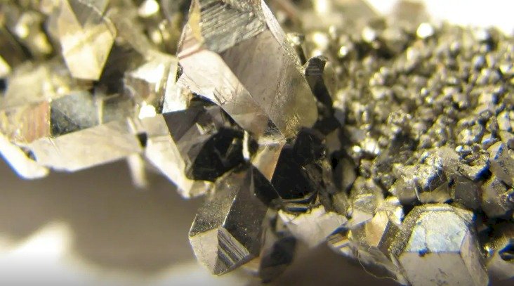 USP desenvolve bateria funcional de nióbio de 3 volts