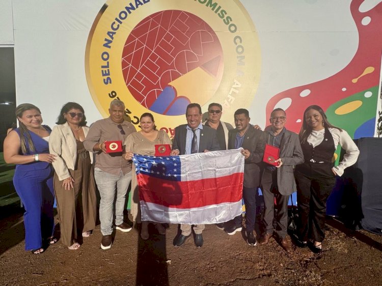 Atalaia do Norte faz história e recebe Selo Ouro em alfabetização do Governo Federal